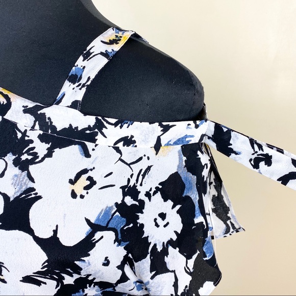 1.State One-Shoulder Floral Blouse - Picture 5 of 8